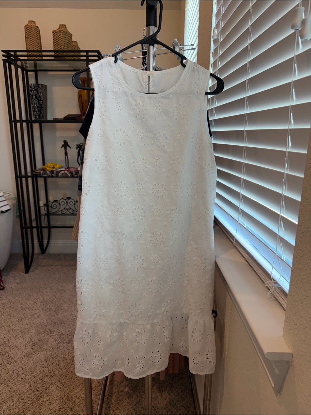 Women’s White Eyelet Sleeveless Shift Dress